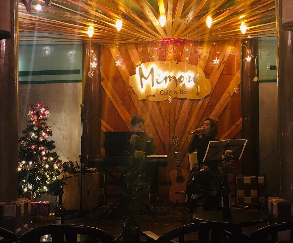 Tận hưởng âm nhạc du dương trong không gian ấm cúng cùng Memory Acoustic Cafe